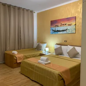 villa-house.hotelslidodijesolo.com/
